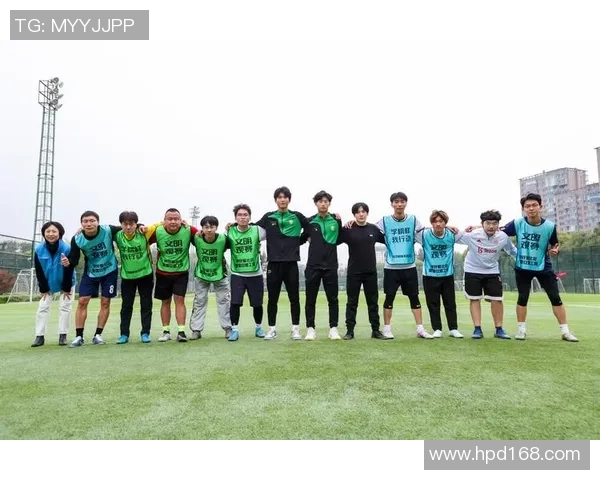 身高1米82的足球明星如何在绿茵场上展现非凡魅力与实力 身高1米82的足球明星如何在绿茵场上展现非凡魅力与实力