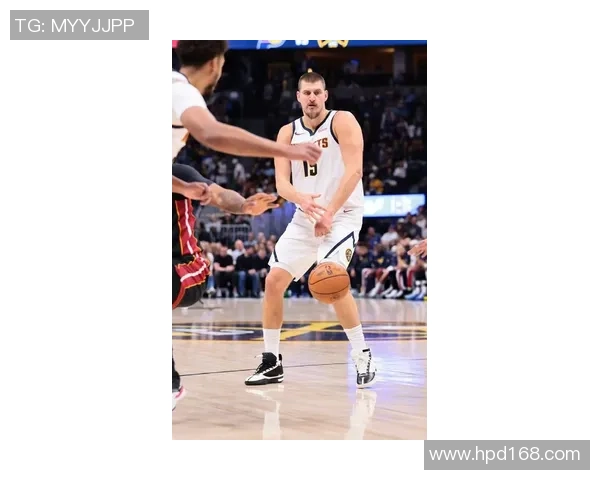 约基奇跨界挑战足球明星身份展现全能运动员魅力与激情